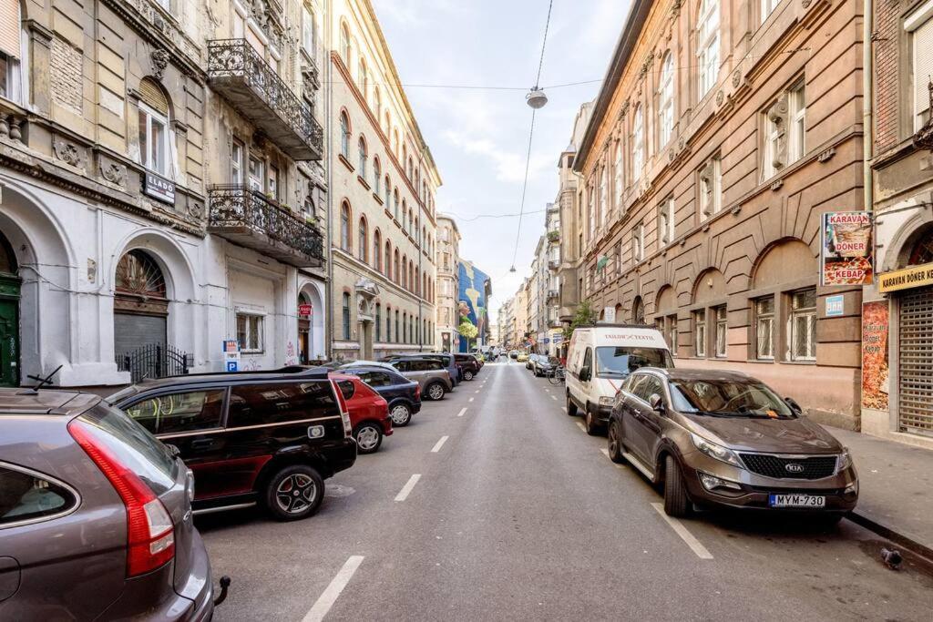 Apartment Secluded Spacious Oasis-best Location In Downtown Budapest