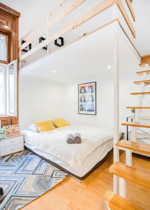 Secluded Spacious Oasis-best Location In Downtown *